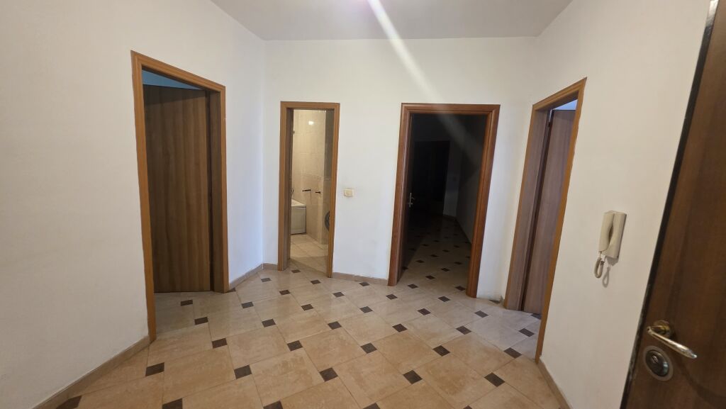 Affittasi appartamento 2+1+2 bagni vicino al Sottopassaggio del Comune