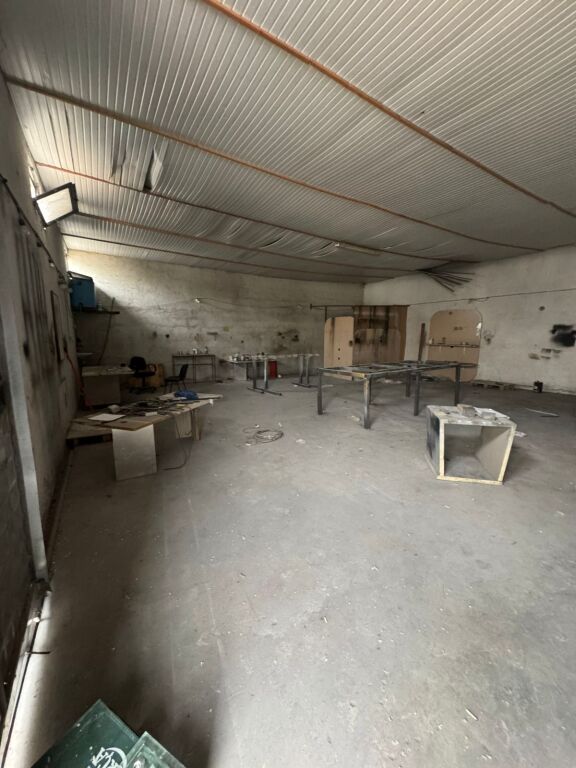 MAGAZZINI IN AFFITTO 200 M2 KOMBINAT 70.000 LEKE