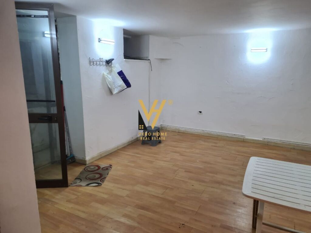 SHOP 50 M2 FOR RENT IN BLLOK, LSI 40,000 LEKE