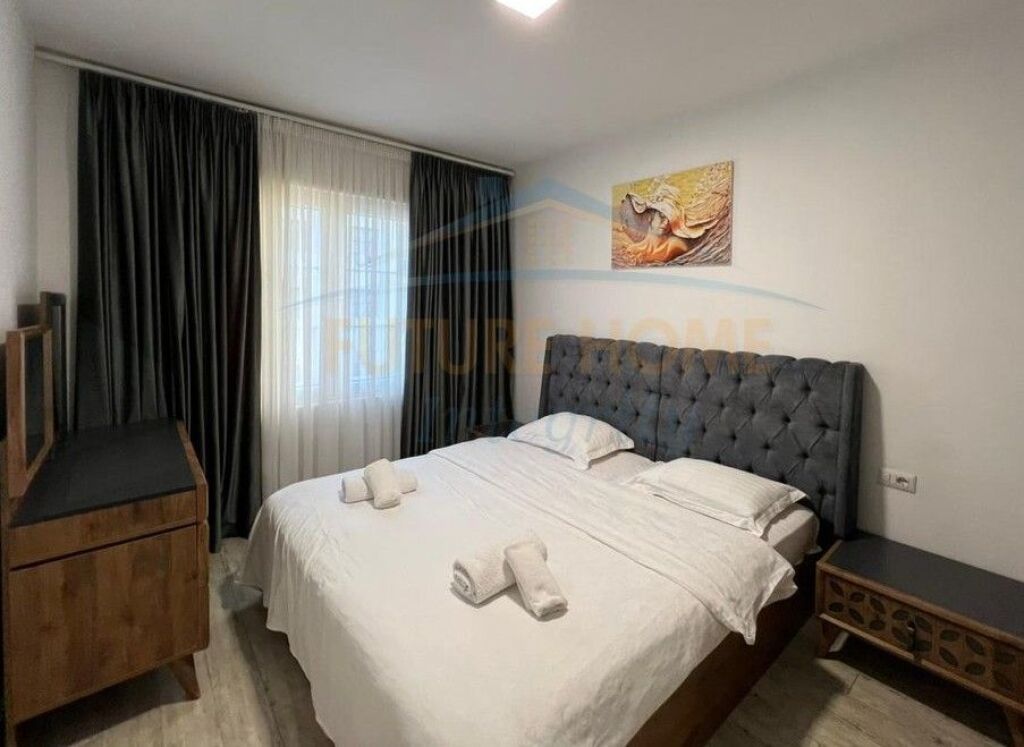 Qera, Apartament 1+1, Rruga 5 Maji, Tiranë..