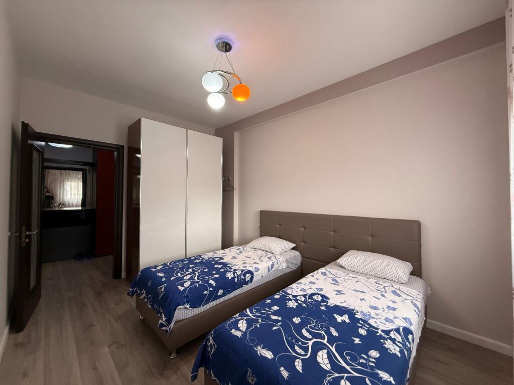 Apartament 2+1+2+Ballkon ne Shitje - Rruga e Re, Vlore