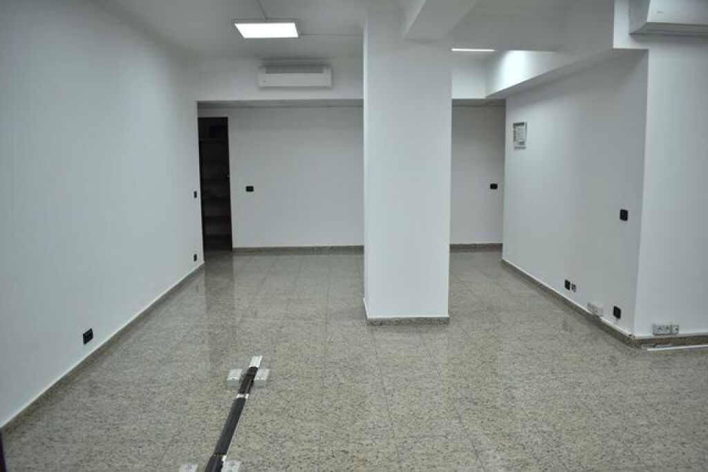 UFFICIO IN AFFITTO 150 M2 CENTRO 2000 EURO