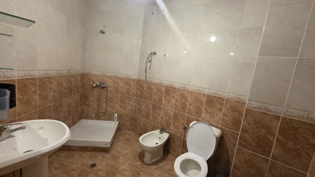 Affittasi appartamento 2+1+2 bagni vicino al Sottopassaggio del Comune