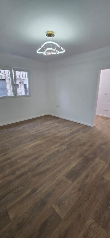 🏢Ne zonen e Ali Demit,prane Shkolles 9-vjecare “1 Maji”shitet apartament 1+1 137,000€uro