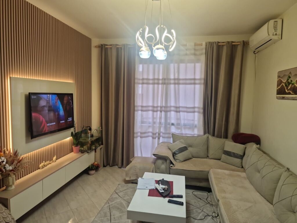 Shitet apartament 2+1 ne Yzberisht