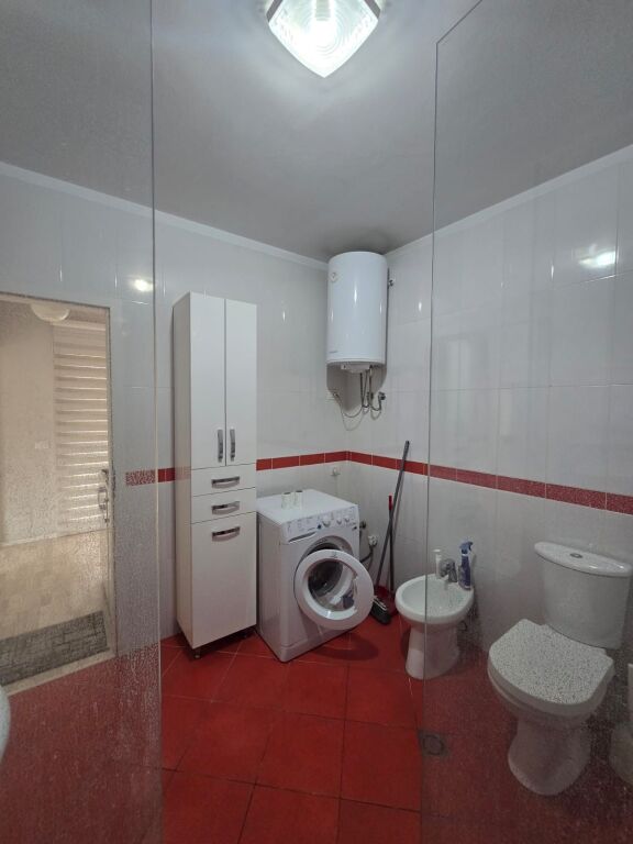 Apartament 1+1 per qira te Kontakti me post parkimi