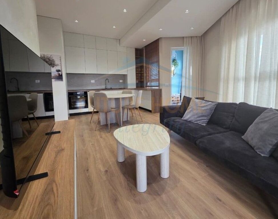 Affitto, Appartamento 1+1, Complesso Kadiu, Tirana.