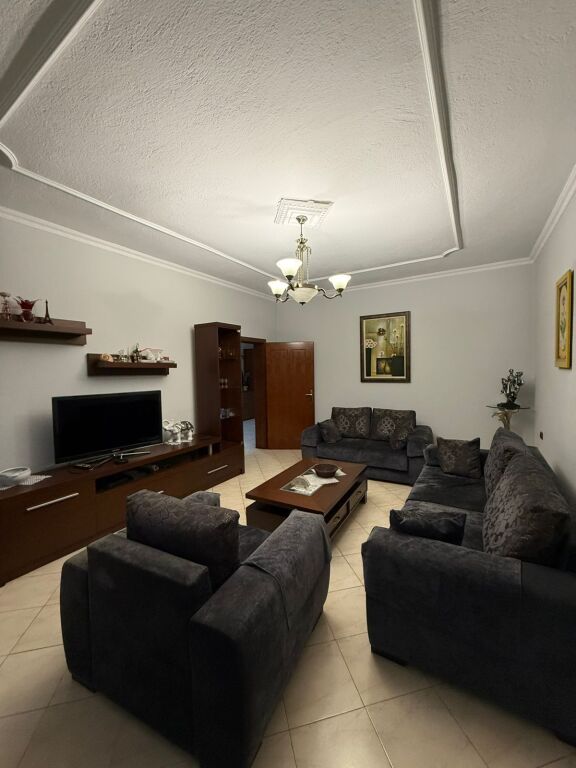 🏡Affittiamo il 2° piano di una villa – dietro l'Ospedale Militare ✨