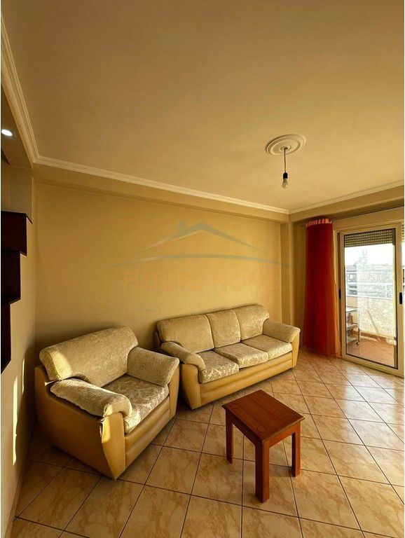 Shitet, Apartament 2+1+2, Fresk