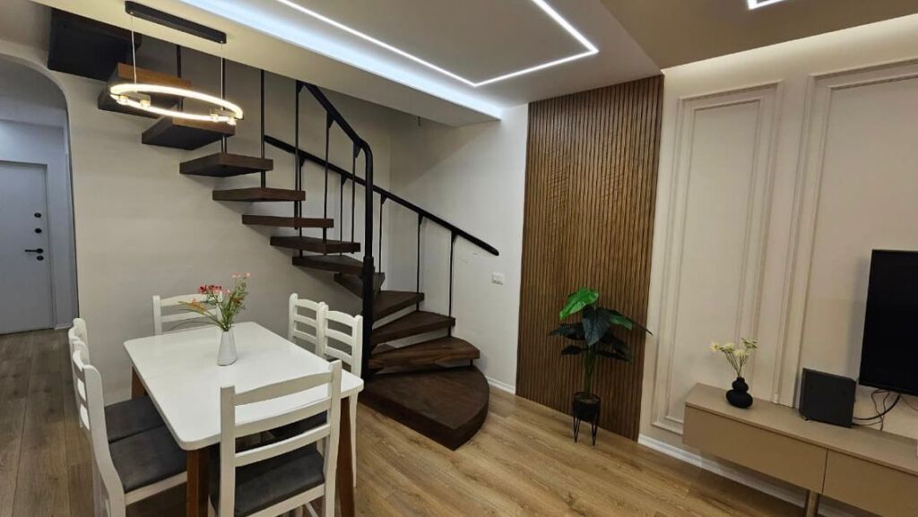 Duplex 2+1+2 in affitto, Centro