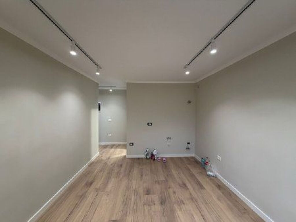 Shitet, Apartament 1+1, 21 Dhjetori, Tirane.