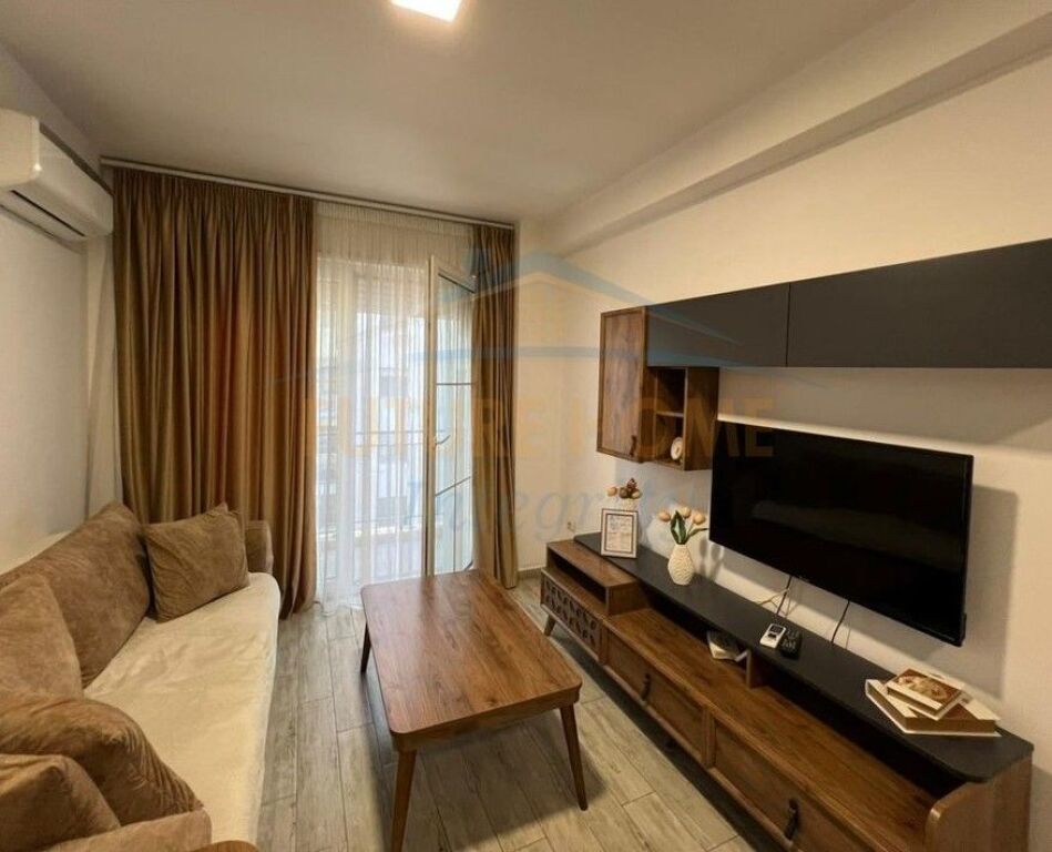 Qera, Apartament 1+1, Rruga 5 Maji, Tiranë..