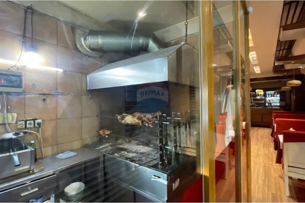 Ristorante in Vendita o in Affitto – Via Democrazia, Vlora