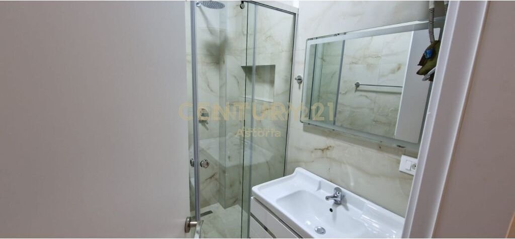 JEPET ME QIRA APARTAMENT 2+1+2 ME POST PARKIMI TEK BLVD I RI