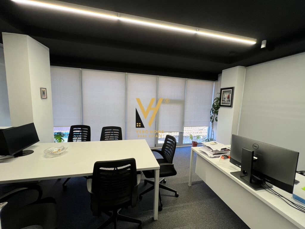 OFFICE 72 M2 FOR RENT AT PAZARI I RI 1,100 EURO