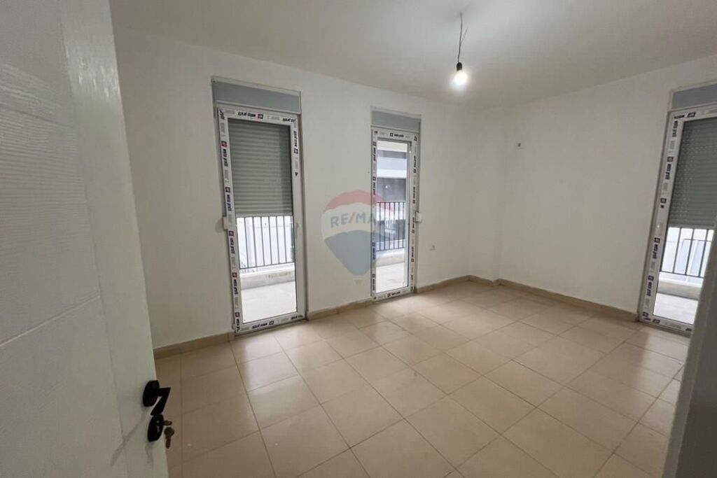 APARTAMENT 3+1 PER SHITJE 5 MAJI