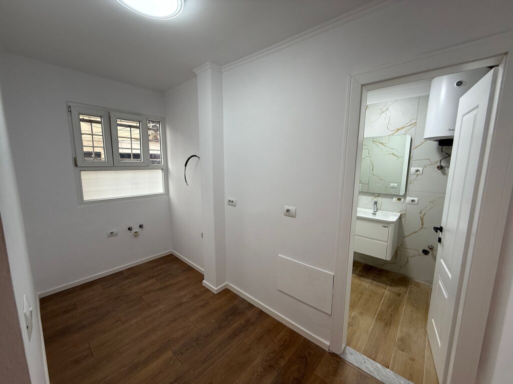 📣 SHITET Apartament 1+1 📍 Rr Ali Demi, Prane Shkolles "1-Maji" ✨
