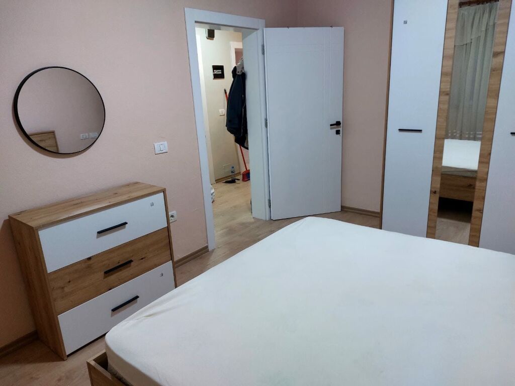 Ofrohet per qera apartament 2+1 ne 21