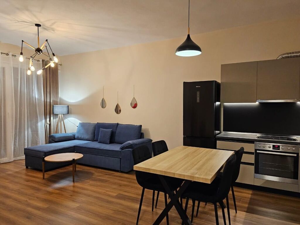 APARTAMENT ME QERA 2+1 5 MAJI 700 EURO
