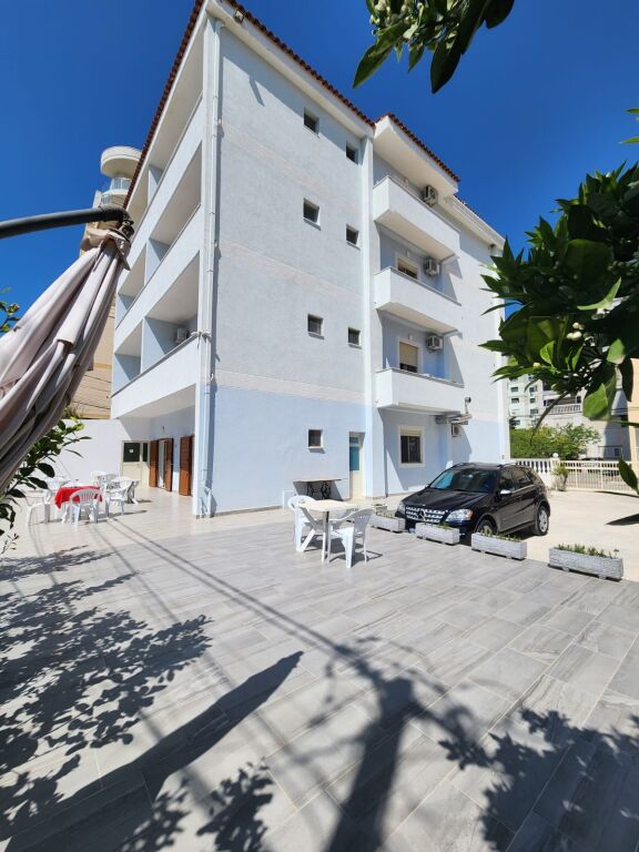 Hotel në shitje