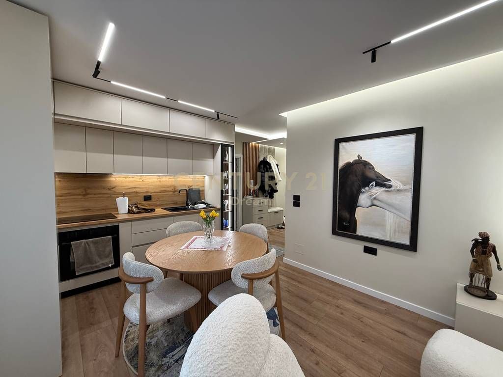 Apartment 2+1 for sale in Xhamllik