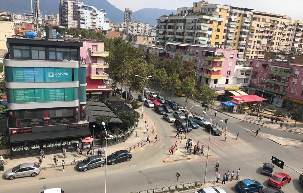 2 shops for rent are given at 21 Dhjetori