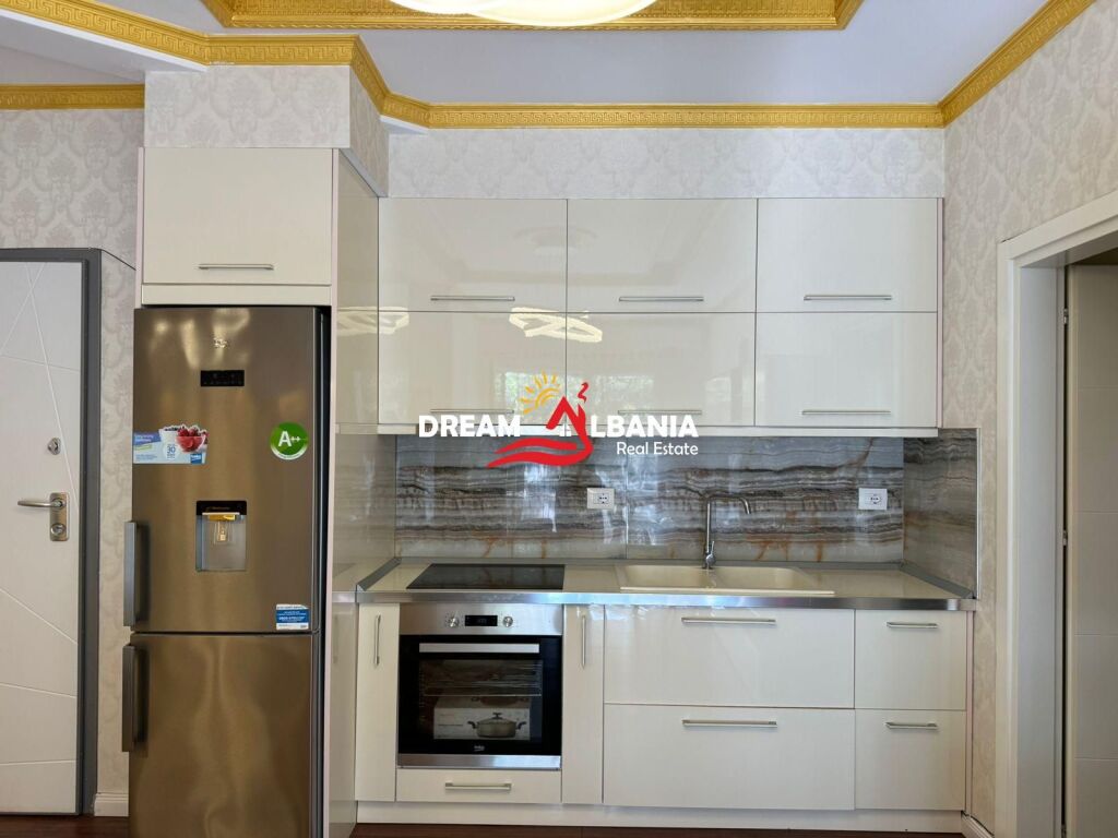 Super Apartament 2+1 ne shitje Liqeni i Thate, prane Hotel Radisson (ID 41212161)