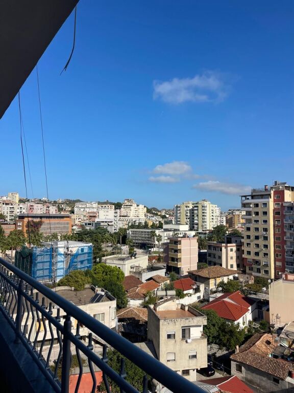 Apartament 2+1+2 për Qira – Pranë Bashkisë, Durrës