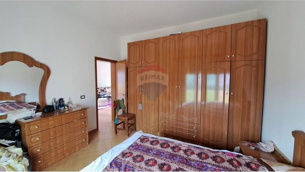 🏡 3-Storey Villa for Sale – “Kushtrimi” Neighborhood, Vlorë