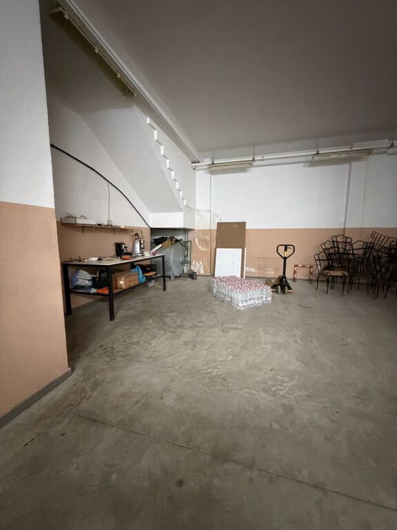 Magazzino in affitto, Kodra e Diellit