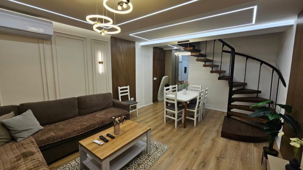 Duplex 2+1+2 in affitto, Centro