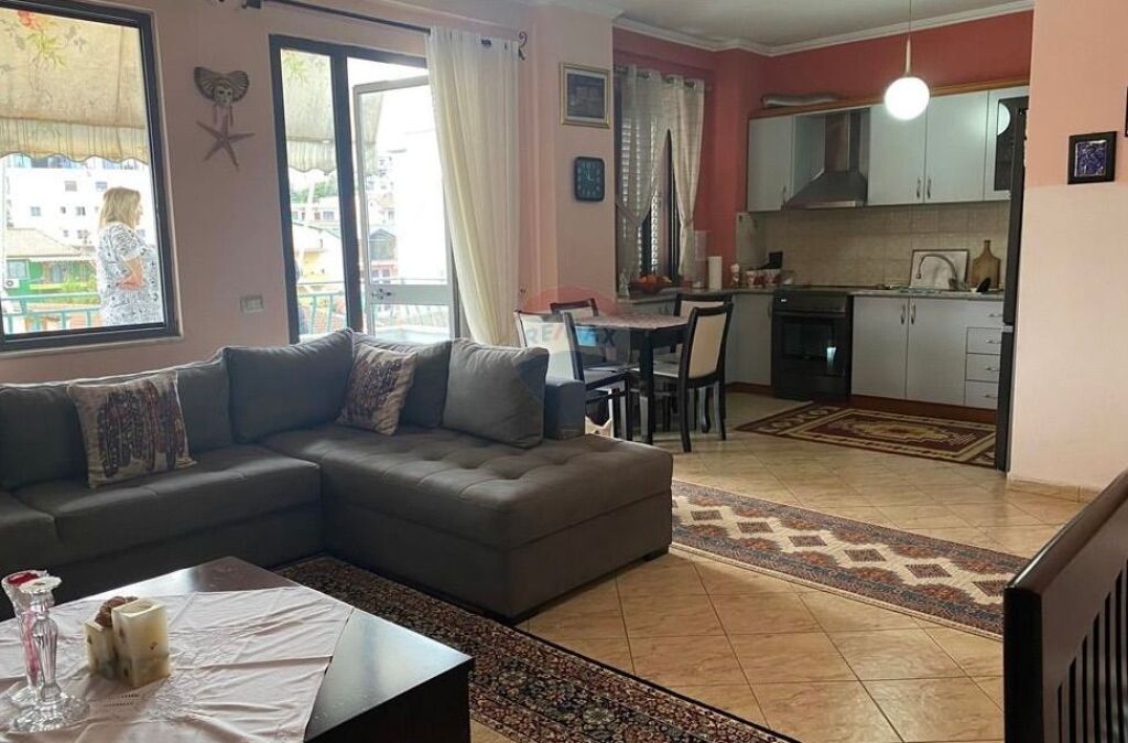 Apartament - Për Shitje - Tregu Elektrik I Ri, TiranëID: 530181098-76