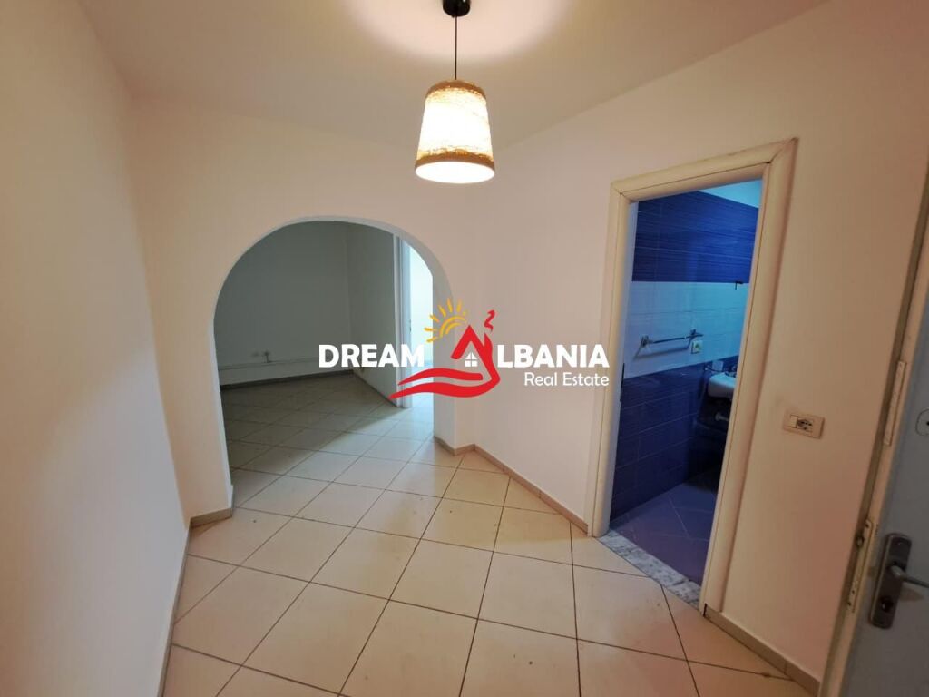 Locale Commerciale/Ufficio in Vendita nella Zona di Myslym Shyri, vicino a Someg (ID 4161111)