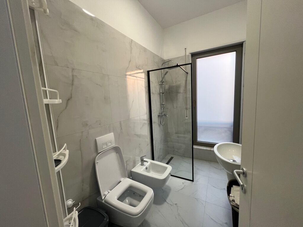 📣 QERA Apartament 2+1 📍 Kompleksi Delijorgji 🛣️ Rruga e "Kavajes" ✨ 💶 Çmimi 1.200 Euro