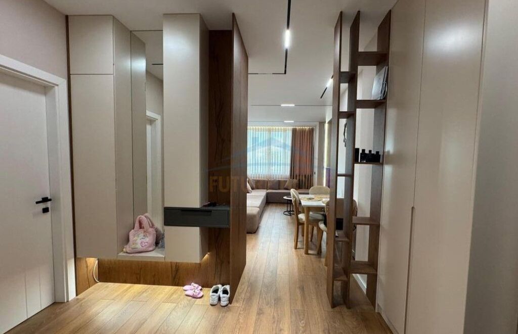 Shitet , Apartament 2+1+2 , Fresk, Tirane.