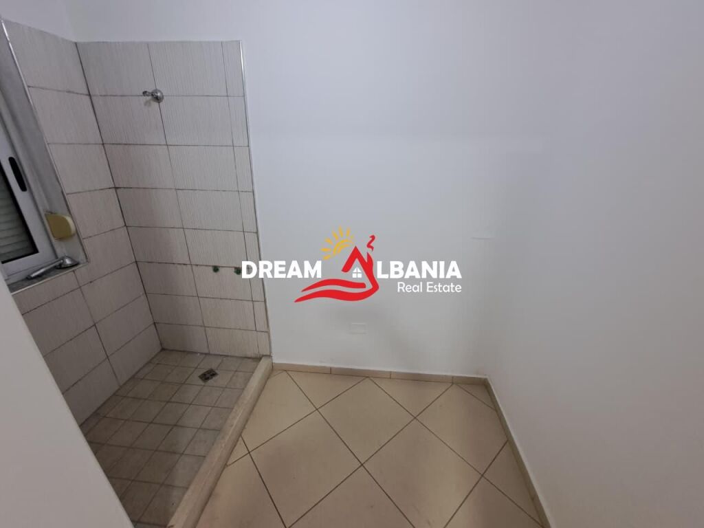 Locale Commerciale/Ufficio in Vendita nella Zona di Myslym Shyri, vicino a Someg (ID 4161111)