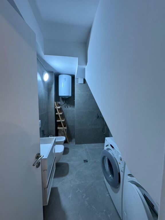 🏡 Jepet me Qira Super Duplex 3+1+2 + 2 Poste Parkimi📍 Vendndodhja: Kompleksi FZ, Liqeni i Thatë💶 Çmimi: 1,300 €