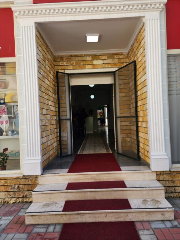 Hotel në shitje