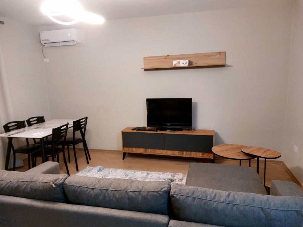 Ofrohet per qera apartament 2+1 ne 21