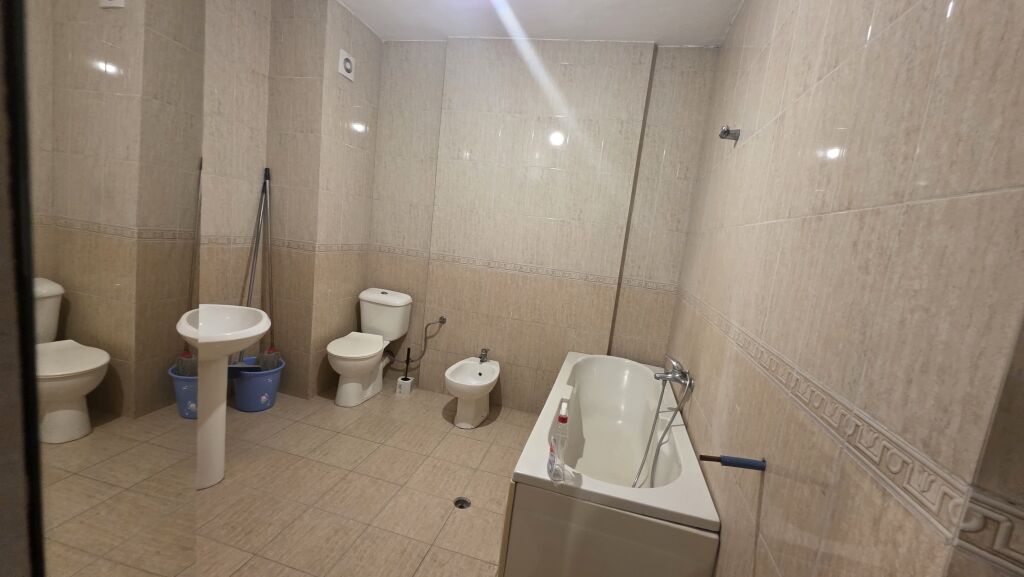 Affittasi appartamento 2+1+2 bagni vicino al Sottopassaggio del Comune