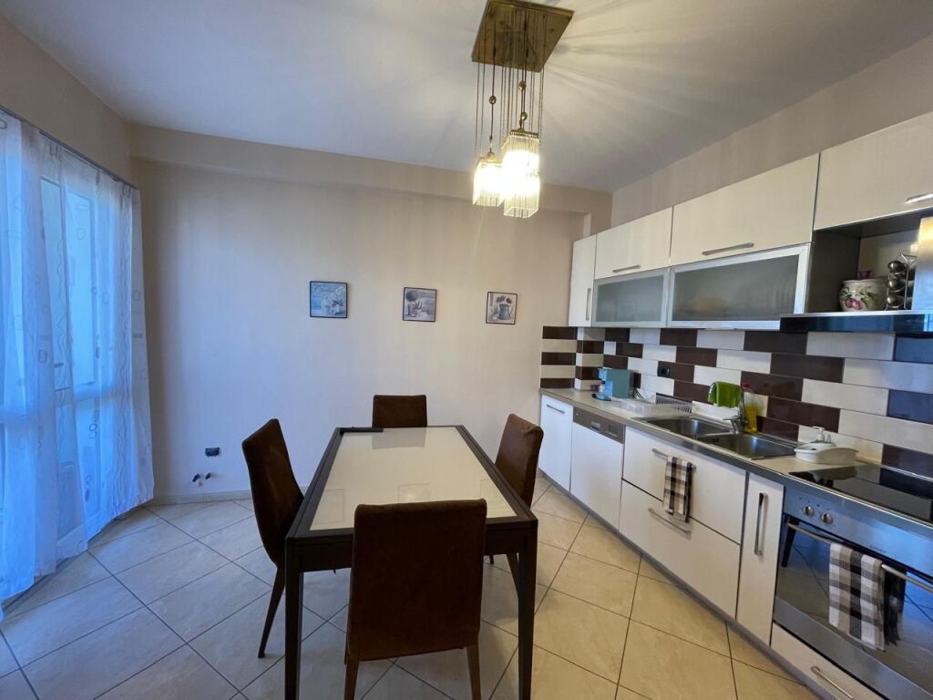 Apartament 2+1+2 për Qira – Pranë Bashkisë, Durrës