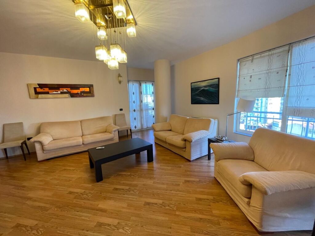 Apartament 2+1+2 për Qira – Pranë Bashkisë, Durrës