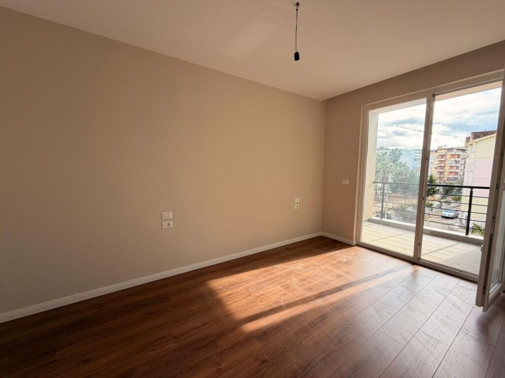 Shitet apartament 1+1 – Golem 📍 Vetëm pak hapa larg detit