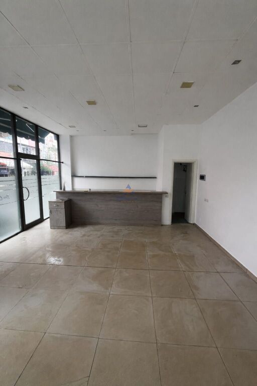 NEGOZIO IN AFFITTO 41M2 "A ZOG TE ZI" 70.000 LEKE