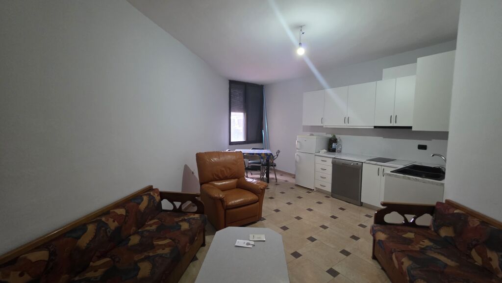 Affittasi appartamento 2+1+2 bagni vicino al Sottopassaggio del Comune