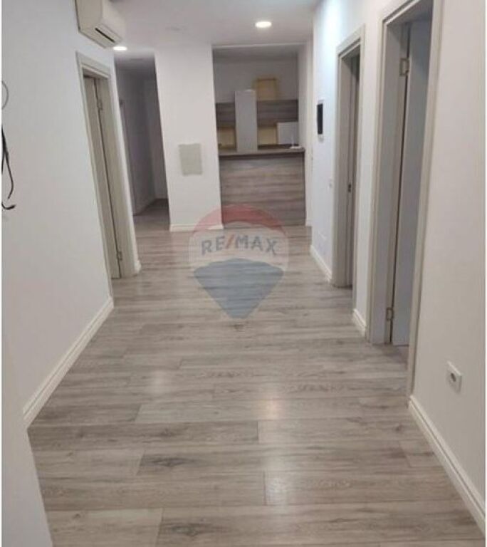 Jepet me Qira Ambjent Biznesi te Komuna e Parisit Kika 2 530571004-28