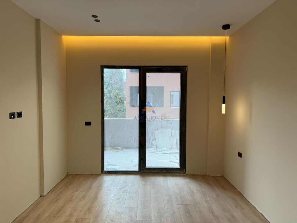 VENDESI APPARTAMENTO 2+1+BALCONE "NEL COMPLESSO XIBRAK, STRADA DI ELBASAN" 258000 EURO