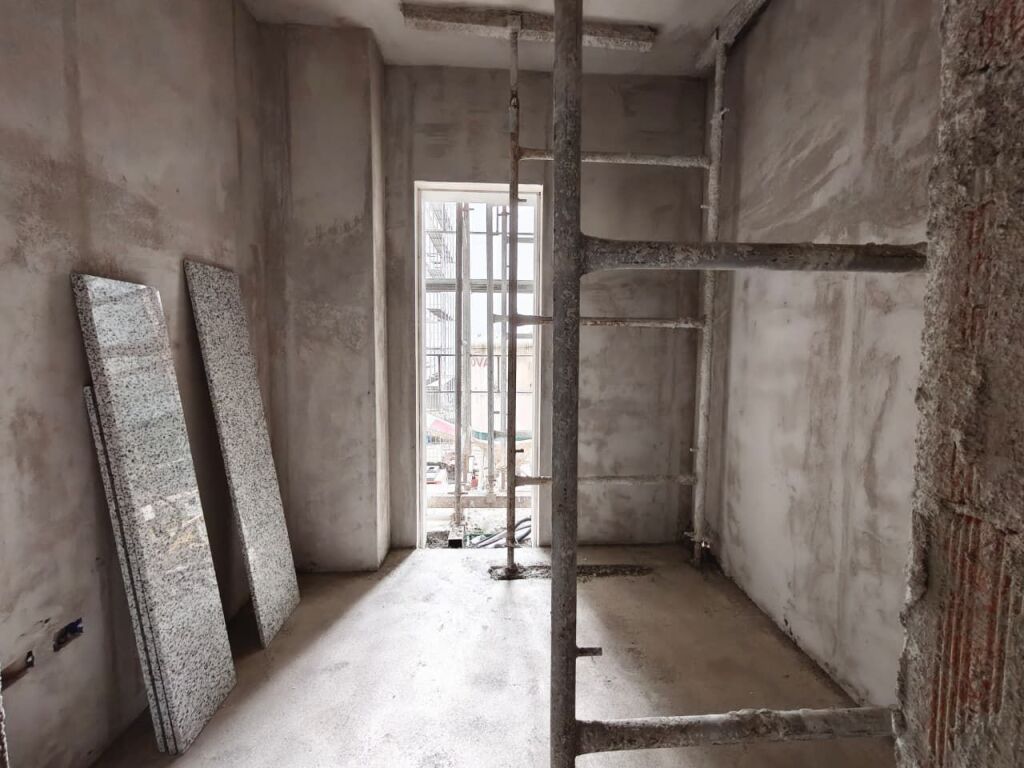 Shitet Apartament ne Bathore