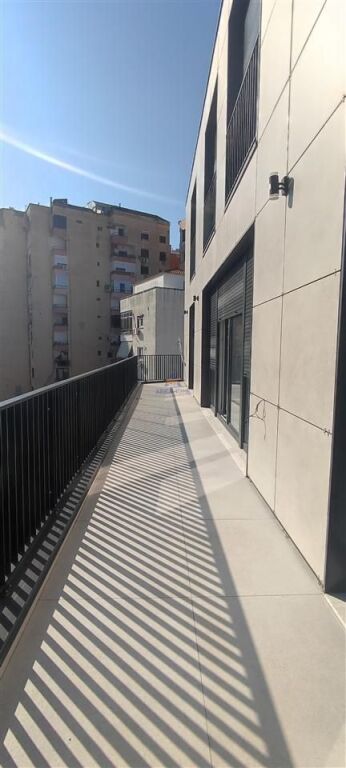 JEPET ME QIRA AMBIENT SHËRBIMI 220M2 "RRUGA ALI BEGEJA , MBAS 9-KATESHIT TE PARE" 2500 EURO