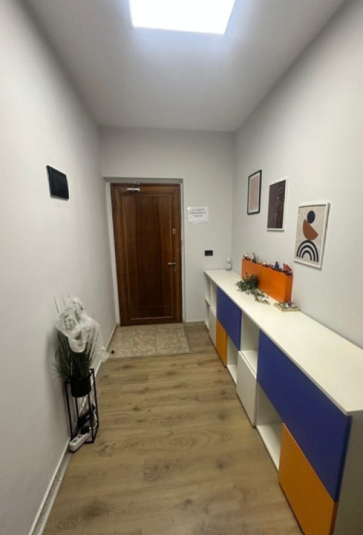 🏢 Ufficio in Affitto – Bllok  • 📍 vicino a Sky Tower.
